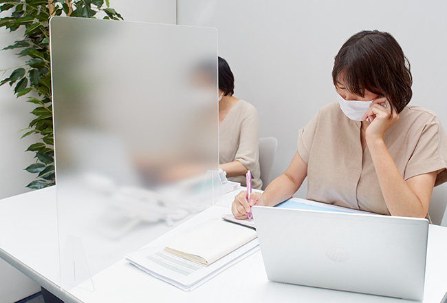 飛沫防止パネルアクリル | 堀内カラー